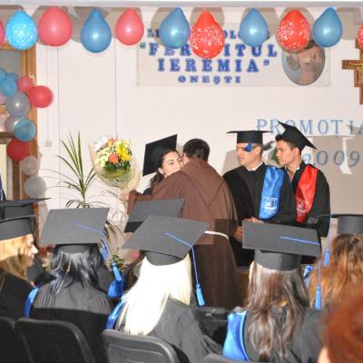 30 mai: Oneşti: Curs festiv la Liceul Teologic "Fericitul Ieremia"