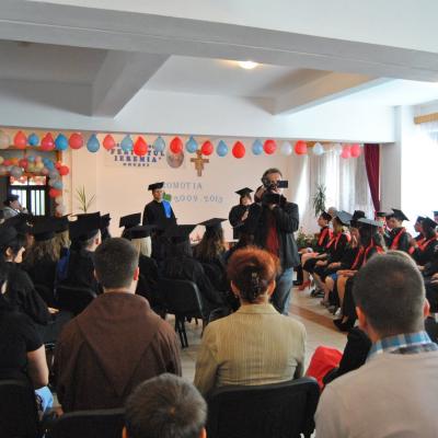 30 mai: Oneşti: Curs festiv la Liceul Teologic "Fericitul Ieremia"