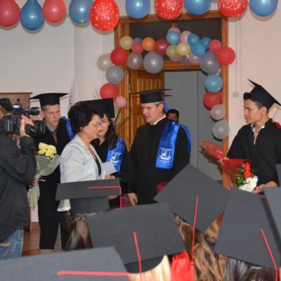 30 mai: Oneşti: Curs festiv la Liceul Teologic "Fericitul Ieremia"