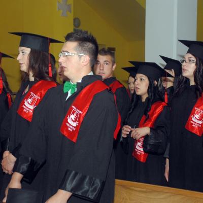 30 mai: Oneşti: Curs festiv la Liceul Teologic "Fericitul Ieremia"