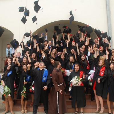 30 mai: Oneşti: Curs festiv la Liceul Teologic "Fericitul Ieremia"