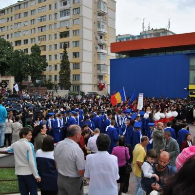 30 mai: Oneşti: Curs festiv la Liceul Teologic "Fericitul Ieremia"