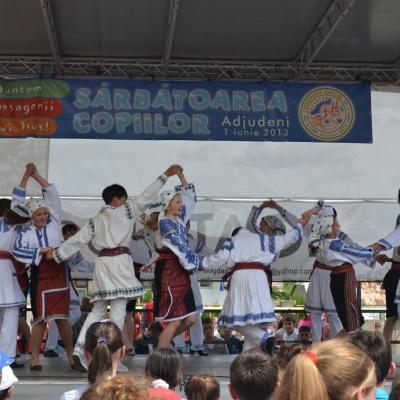 1 iunie: Adjudeni: Sărbătoarea Copiilor