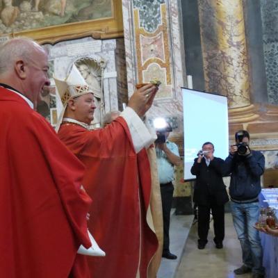 2 iunie: Roma: Conferirea sfântului Mir unor adolescenţi din comunitatea română