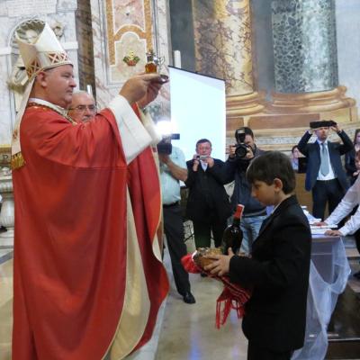2 iunie: Roma: Conferirea sfântului Mir unor adolescenţi din comunitatea română