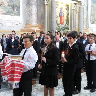 2 iunie: Roma: Conferirea sfântului Mir unor adolescenţi din comunitatea română