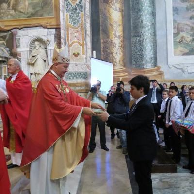 2 iunie: Roma: Conferirea sfântului Mir unor adolescenţi din comunitatea română