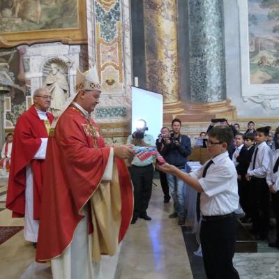 2 iunie: Roma: Conferirea sfântului Mir unor adolescenţi din comunitatea română