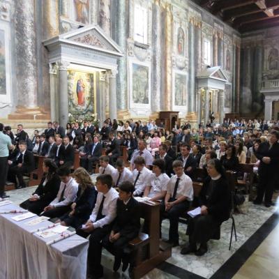 2 iunie: Roma: Conferirea sfântului Mir unor adolescenţi din comunitatea română