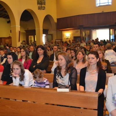 2 iunie: Roma: Conferirea sfântului Mir unor adolescenţi din comunitatea română