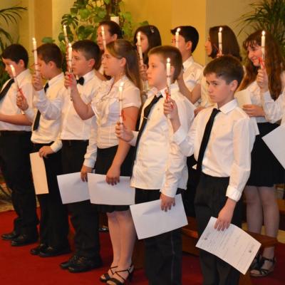 2 iunie: Roma: Conferirea sfântului Mir unor adolescenţi din comunitatea română