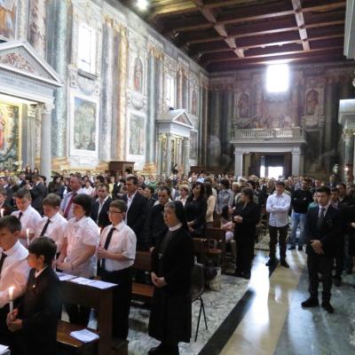 2 iunie: Roma: Conferirea sfântului Mir unor adolescenţi din comunitatea română