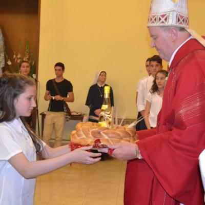 2 iunie: Roma: Conferirea sfântului Mir unor adolescenţi din comunitatea română
