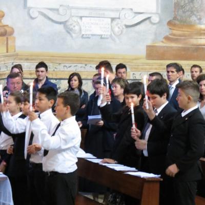 2 iunie: Roma: Conferirea sfântului Mir unor adolescenţi din comunitatea română