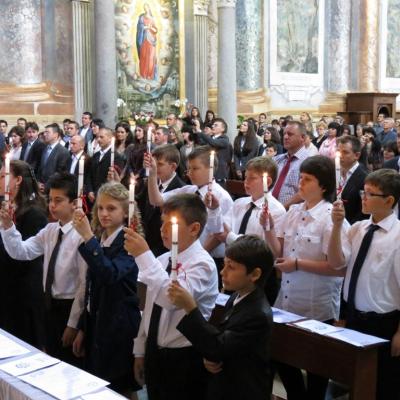2 iunie: Roma: Conferirea sfântului Mir unor adolescenţi din comunitatea română