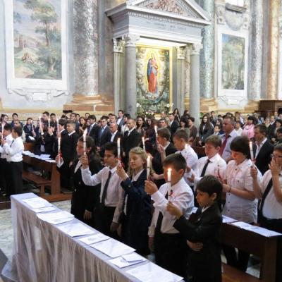 2 iunie: Roma: Conferirea sfântului Mir unor adolescenţi din comunitatea română