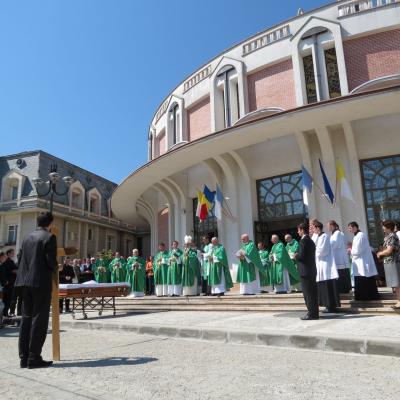 2 iunie: Iaşi (catedrală): Sfântă Liturghie cu requiem pentru pr. Isidor Mocanu
