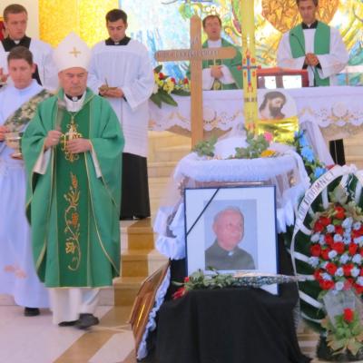 2 iunie: Iaşi (catedrală): Sfântă Liturghie cu requiem pentru pr. Isidor Mocanu