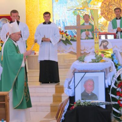 2 iunie: Iaşi (catedrală): Sfântă Liturghie cu requiem pentru pr. Isidor Mocanu
