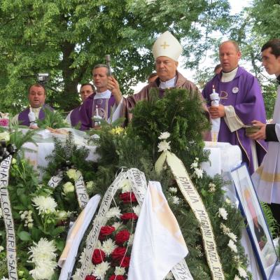 4 iunie: Gherăeşti: Funeraliile părintelui Isidor Mocanu