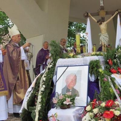 4 iunie: Gherăeşti: Funeraliile părintelui Isidor Mocanu