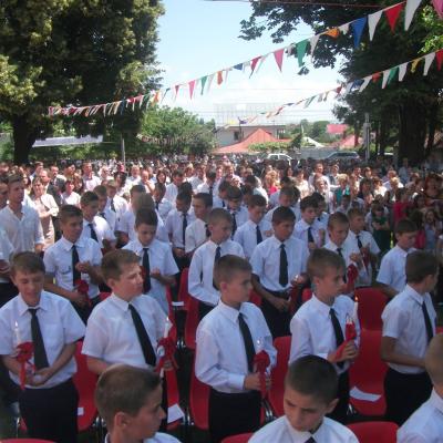 9 iunie: Baraţi: Administrarea Mirului