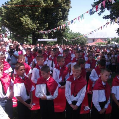 9 iunie: Baraţi: Administrarea Mirului