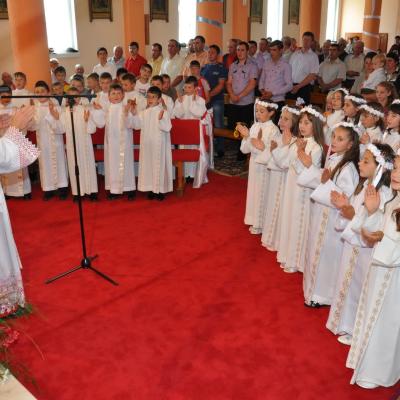 16 iunie: Ciugheş: Prima sfântă Împărtăşanie