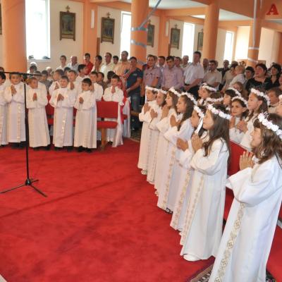 16 iunie: Ciugheş: Prima sfântă Împărtăşanie