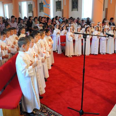 16 iunie: Ciugheş: Prima sfântă Împărtăşanie