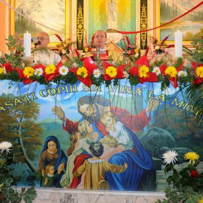 16 iunie: Ciugheş: Prima sfântă Împărtăşanie