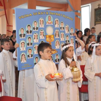 16 iunie: Ciugheş: Prima sfântă Împărtăşanie