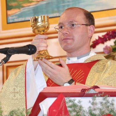 16 iunie: Ciugheş: Prima sfântă Împărtăşanie