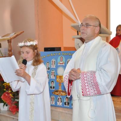16 iunie: Ciugheş: Prima sfântă Împărtăşanie