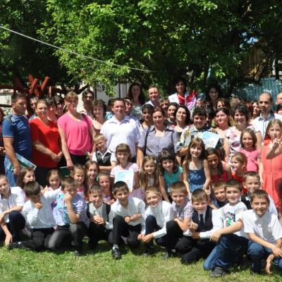 16 iunie: Ciugheş: Prima sfântă Împărtăşanie