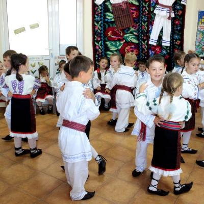 16 şi 18 iunie: Iugani: Cinste lor