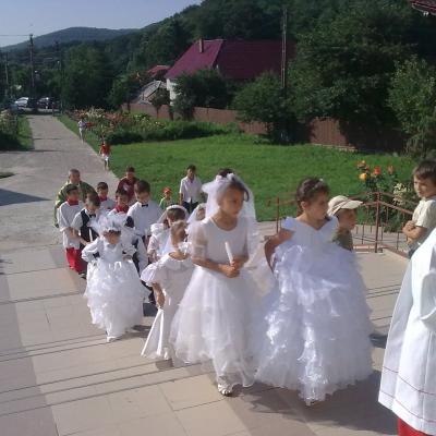 16 iunie: Valea Mică: Prima sfântă Împărtăşanie