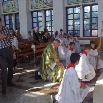 16 iunie: Valea Mică: Prima sfântă Împărtăşanie