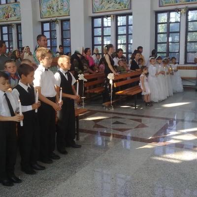 16 iunie: Valea Mică: Prima sfântă Împărtăşanie