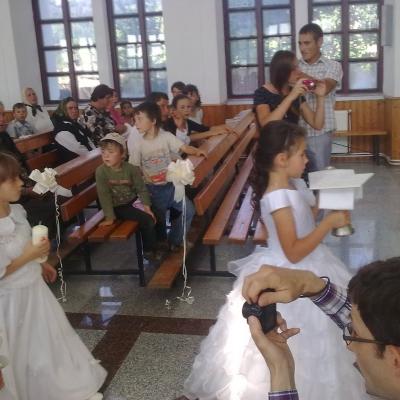 16 iunie: Valea Mică: Prima sfântă Împărtăşanie
