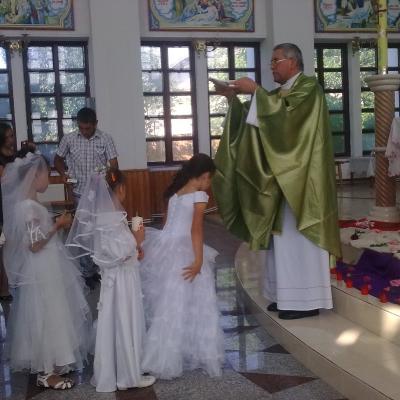 16 iunie: Valea Mică: Prima sfântă Împărtăşanie
