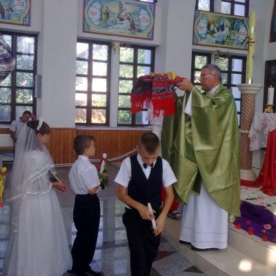 16 iunie: Valea Mică: Prima sfântă Împărtăşanie