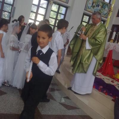 16 iunie: Valea Mică: Prima sfântă Împărtăşanie