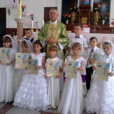 16 iunie: Valea Mică: Prima sfântă Împărtăşanie