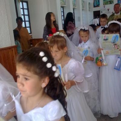 16 iunie: Valea Mică: Prima sfântă Împărtăşanie