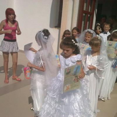 16 iunie: Valea Mică: Prima sfântă Împărtăşanie