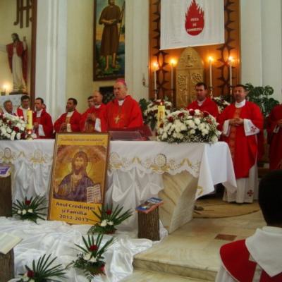 24 iunie: Gioseni: Administrarea sacramentului Mirului