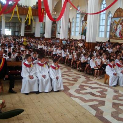 24 iunie: Gioseni: Administrarea sacramentului Mirului