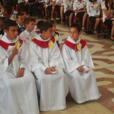 24 iunie: Gioseni: Administrarea sacramentului Mirului