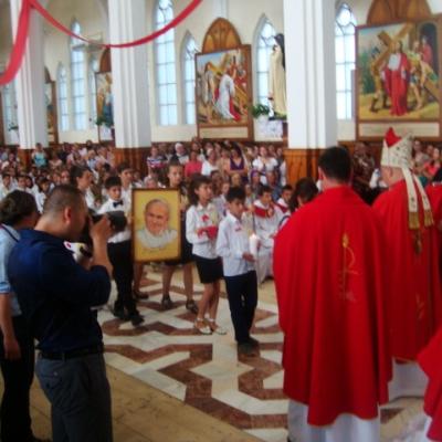 24 iunie: Gioseni: Administrarea sacramentului Mirului
